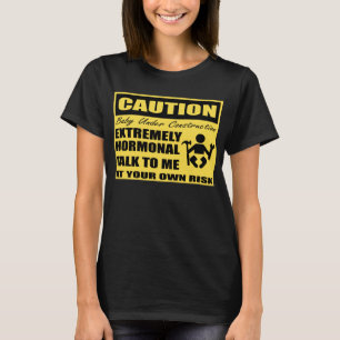 建設中のベビーおもしろいな母性 Tシャツ
