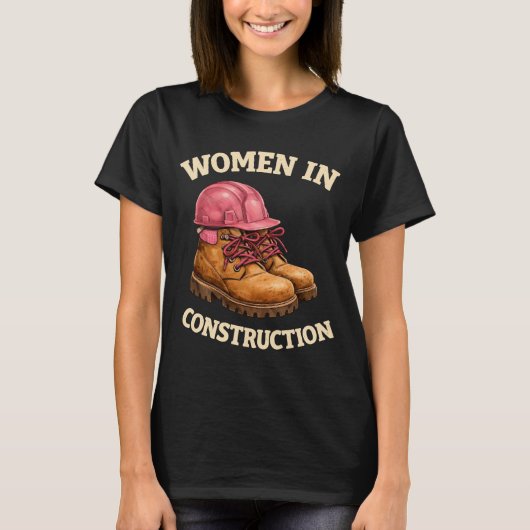 建設現場で働く女性、ワークブーツとヘルメット Tシャツ (正面)