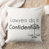 弁護士が秘密裏に行う クッション (ブランケット)