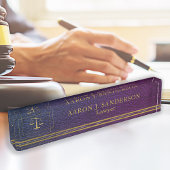 弁護士の事務エレガント所の金ゴールドスケール紫色の革 デスクネームプレート