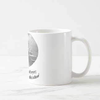 弁護士の引用文の法廷場面 コーヒーマグカップ