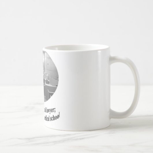 弁護士の引用文の法廷場面 コーヒーマグカップ (右)
