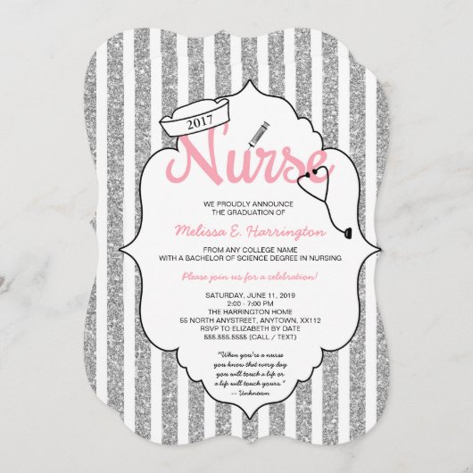 式をピンで止めるピンクのグリッターのナースの卒業RN 招待状 (正面/裏面)