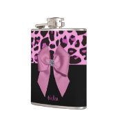 弓が付いているピンクのヒョウのプリント フラスク (左)