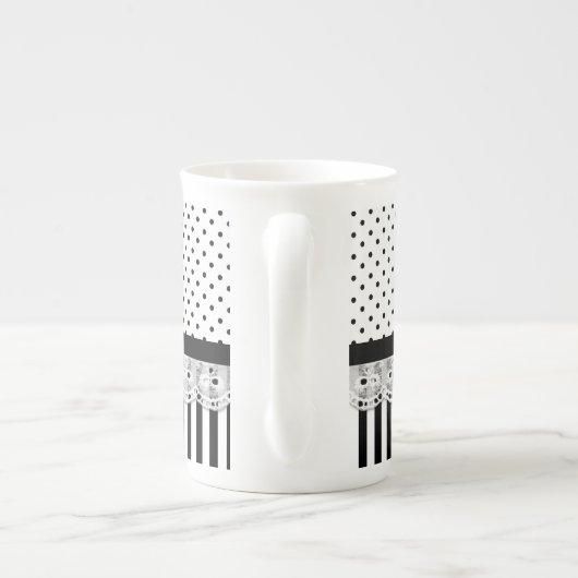 弓の付いた黒ビクトリアン白ストライプの ボーンチャイナマグカップ (裏面)