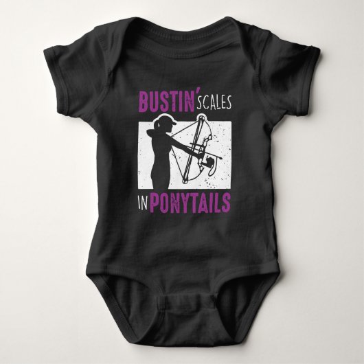 弓の魚アーチェリー女性ボーフィッシングスポーツ ベビーボディスーツ (正面)