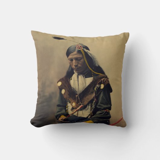 弓を持つチェロキー人のヴィンテージの写真 クッション (正面)