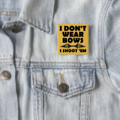 弓を着ない、撃つ派 Funny Button Badge 缶バッジ (インサイチュ)