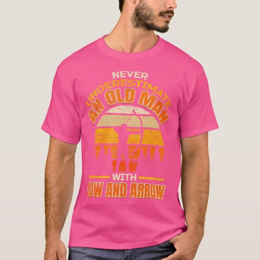 弓矢の射手ハンターBを持つアーチェリー老人 Tシャツ (正面)