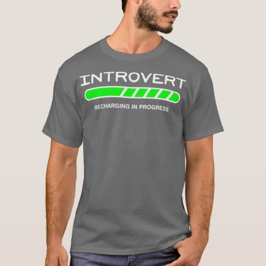 引きこもり中、充電中です Tシャツ (正面)
