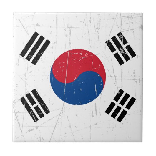 引きずられ、傷付けられた韓国の旗 タイル (正面)