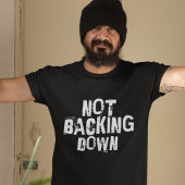 引き下がらない Tシャツ