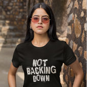 引き下がらない Tシャツ