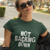 引き下がらない Tシャツ