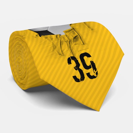 引き裂かれたサッカーの(名前入りな)白 ネクタイ (ロール)