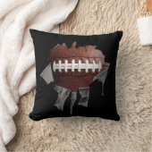 引き裂かれたフットボールのダークピロー クッション (ブランケット)