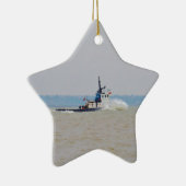 引っ張りのボートの戦う風および潮 セラミックオーナメント (右)
