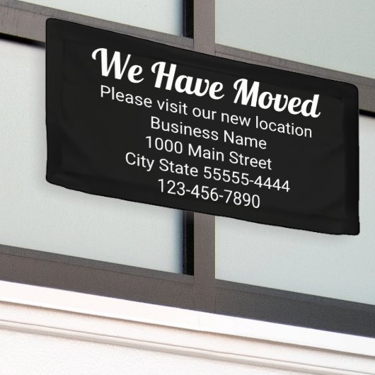 引っ越しのお越し先はブラック 横断幕 (ビルの外側)