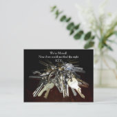 引っ越しましたの新しいアドレスのおもしろい鍵 ポストカード (スタンド正面)