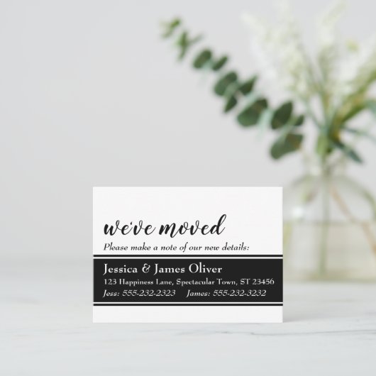 引っ越しましたはっきりしたカード、白(黒いストリップ付き) 名刺 (スタンド正面)