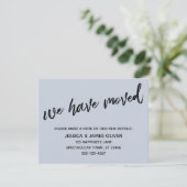 "引っ越しました"モダン手書き埃の青いカード 招待状 (スタンド正面)