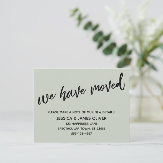 "引っ越しました"モダン手書きSageグリーンカード 招待状 (スタンド正面)