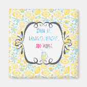 引用文おもしろいライフがレモンを手に、ウォッカを追加 マグネット (正面)