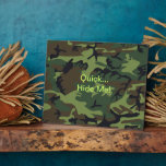 引用文おもしろい軍隊グリーンカモフラージュ フォトプラーク<br><div class="desc">Qupte標準おもしろい軍隊グリーンカモフラージパターンイメージこの製品すべての私の店を見るhttps://bit.ly/SandyspiderStores *</div>