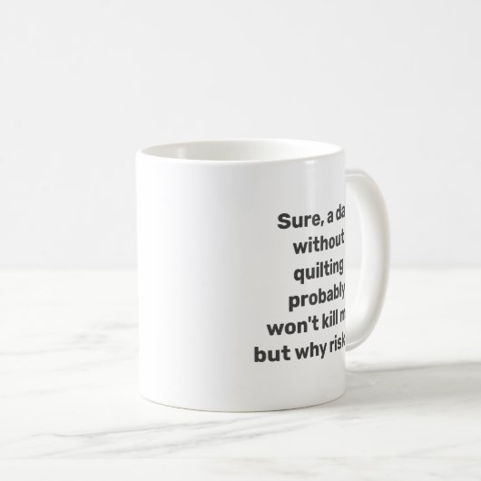 引用文おもしろい・・キルティング・ユーモア・ミニマリスト コーヒーマグカップ (正面右)