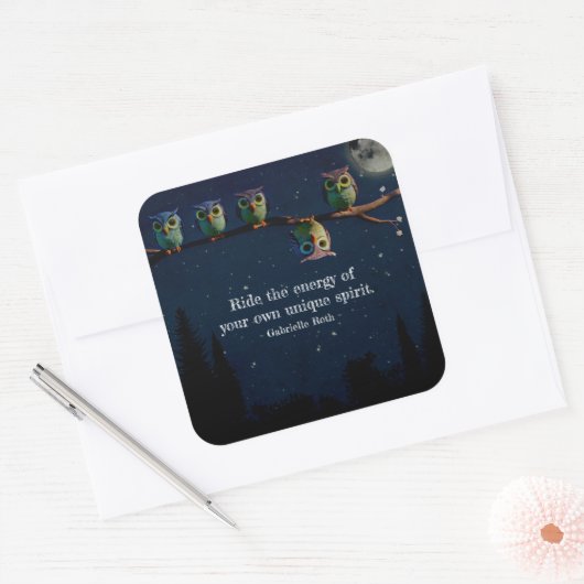 引用文のコラージュ違うをユニーク使ったフクロウ スクエアシール (封筒)