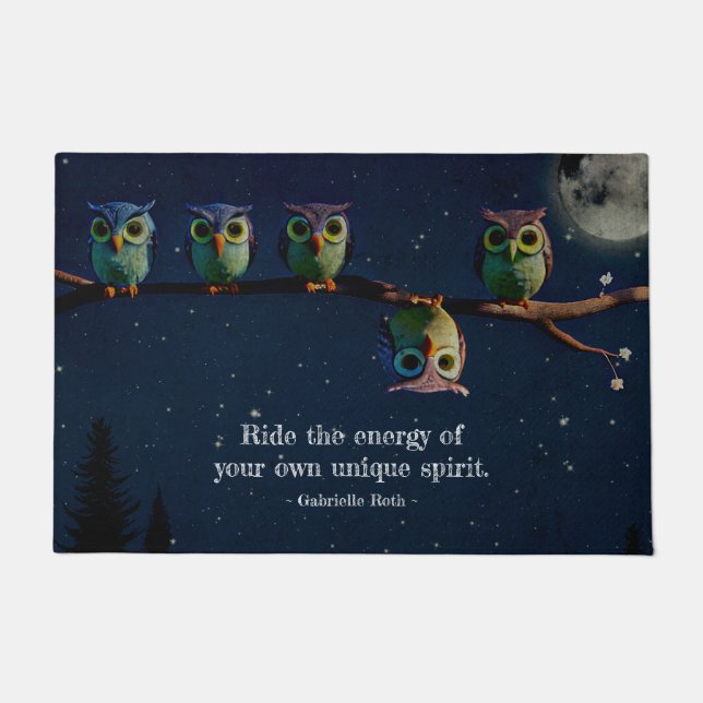 引用文のコラージュ違うをユニーク使ったフクロウ ドアマット (正面)