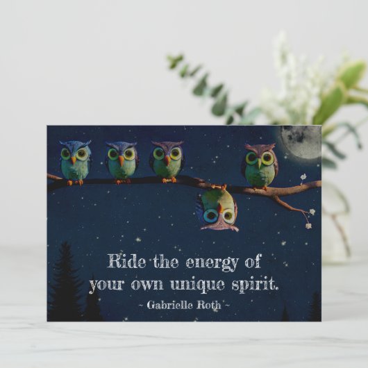 引用文のコラージュ違うをユニーク使ったフクロウ ノートカード (スタンド正面)