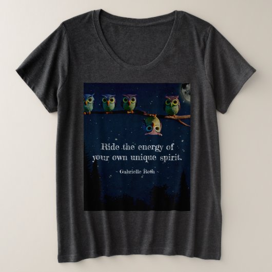 引用文のコラージュ違うをユニーク使ったフクロウ プラスサイズTシャツ (デザイン正面)