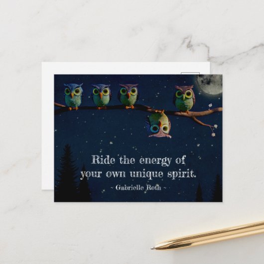 引用文のコラージュ違うをユニーク使ったフクロウ ポストカード (正面/裏面インサイチュ)