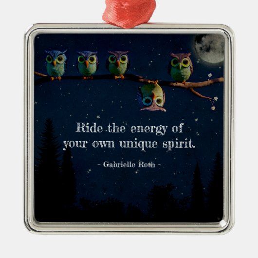 引用文のコラージュ違うをユニーク使ったフクロウ メタルオーナメント (正面)