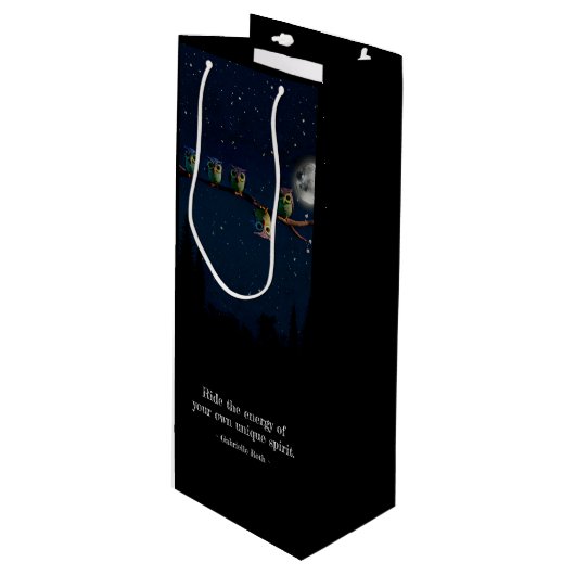 引用文のコラージュ違うをユニーク使ったフクロウ ワインギフトバッグ (正面アングル)