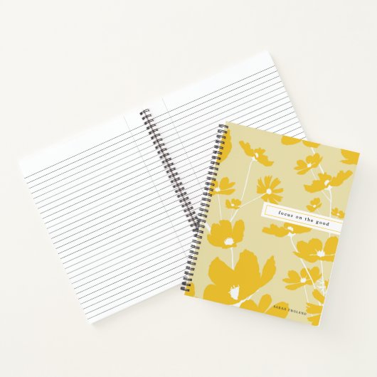 引用文は良好な花柄のノートに焦点を当てる ノートブック (内部)