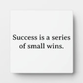 引用文やる気を起こさせるプリント – 小さなWins成功のサイン フォトプラーク (正面)