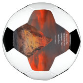 引用文やる気を起こさせる山エベレストオレンジサンライズ サッカーボール (回転)
