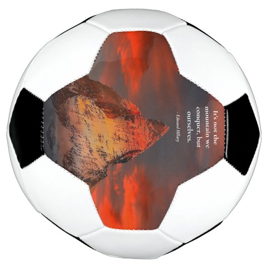 引用文やる気を起こさせる山エベレストオレンジサンライズ サッカーボール (回転)