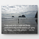 引用文：ジョン・ミュアによる散歩に行く方法 フォトプラーク (正面)