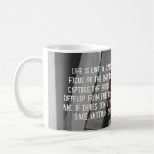 引用文:人生はカメラのようなものだ コーヒーマグカップ (左)