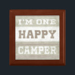 引用文 | I'm One Happy Camper ギフトボックス<br><div class="desc">引用文 私はハッピーキャンパーの一人だ。アーティスト： June Erica Vess.イメージID: 106120D。</div>
