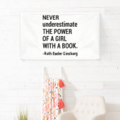 引用文RBG、決して少女の力を過小評価しない 横断幕 (インサイチュ)