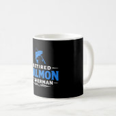 引退したサーモン漁師の釣りユーモア コーヒーマグカップ (正面右)