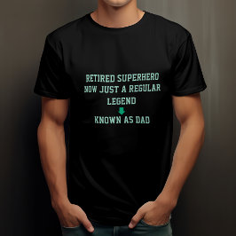 引退したスーパーヒーローは今やただの伝説に Tシャツ