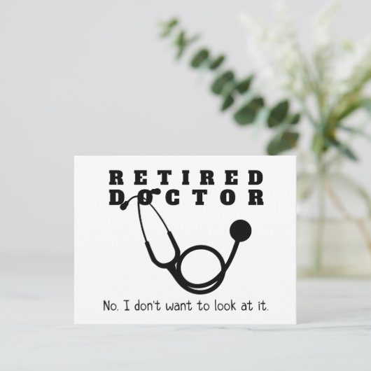 引退した医師のためのスタイリッシュな聴診器デザイン - ユーモアあふれる引退記念 ポストカード (スタンド正面)