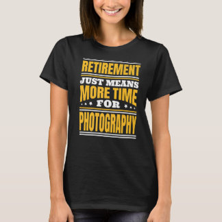 引退して写真を撮る時間 Tシャツ