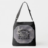 「弱さの中で完璧になった強さ」聖書の聖句 クロスボディバッグ (裏面)