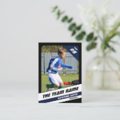 強いブルーブラックでサッカー選手のトレーディングカード コーリングカード (スタンド正面)